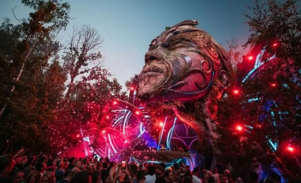 Si no sabes qué hacer en Tulum de noche, considera que tiene festivales de clase mundial