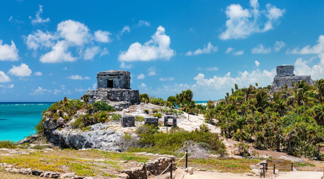 Las ruinas de Tulum están frente al mar caribe