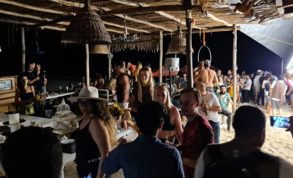 Si no sabes qué hacer en Tulum de noche, solo debes elegir alguna de sus fiestas o festivales