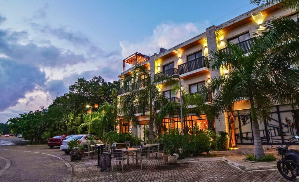 Edificios de aldea Zama, una de las zonas más seguras de Tulum