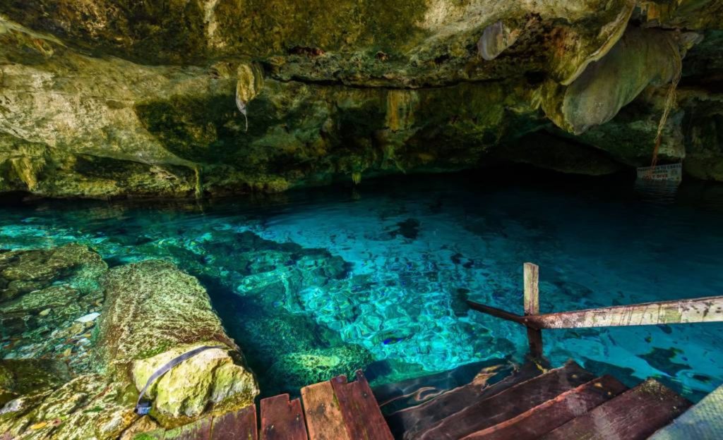 Cueva del cenote calavera Tulum