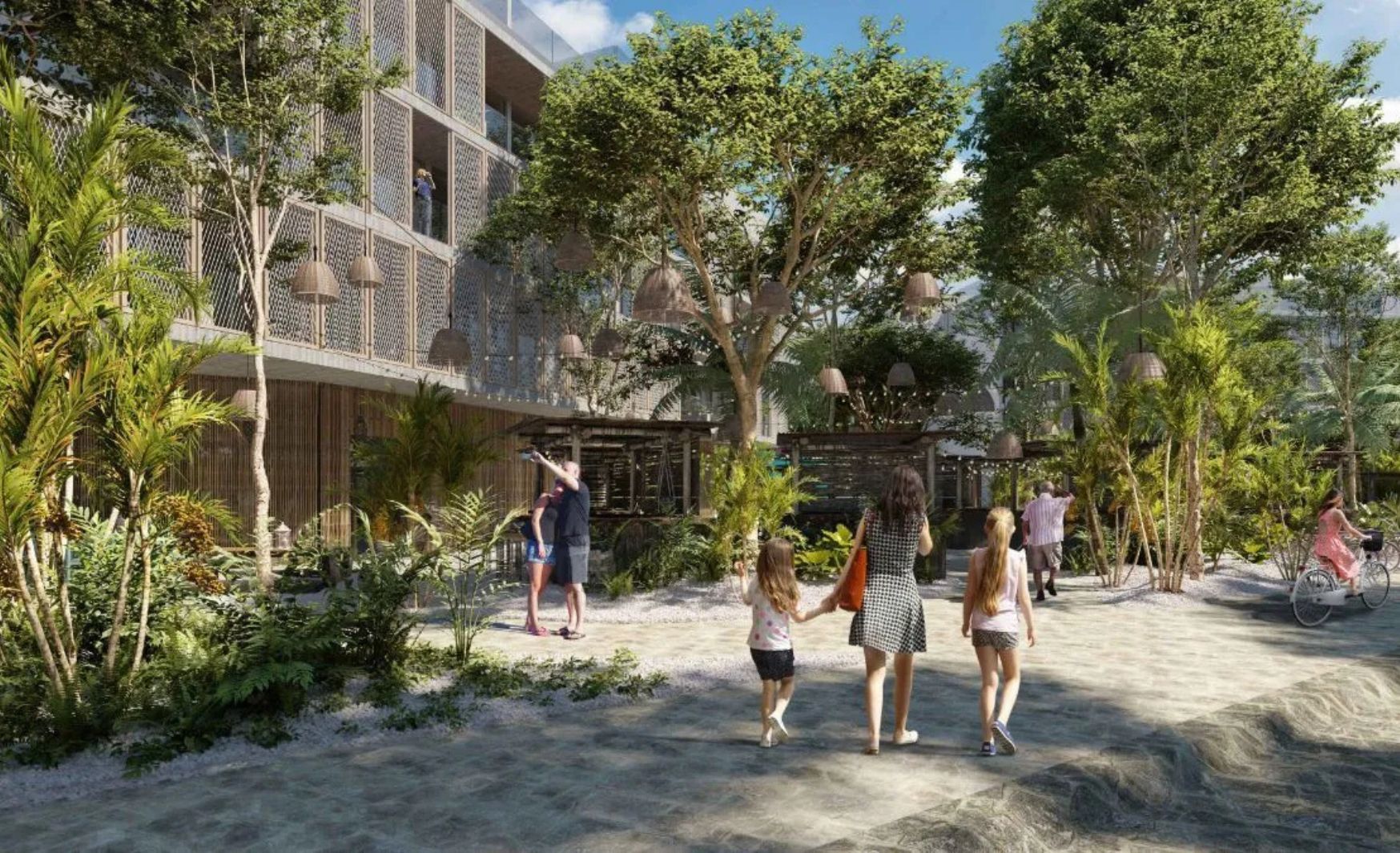 Una mujeres y sus dos hijos, caminando por las calles de Tulum