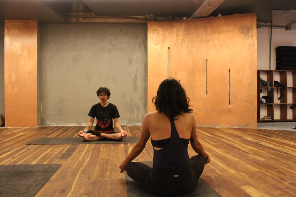 Yoga class at Centro Calea boutique wellness hotel Tulum Soundhealing Apartment Rooftop yoga class at sunrise, hotel with yoga classes Tulum, Calea Tulum Aldea Zama